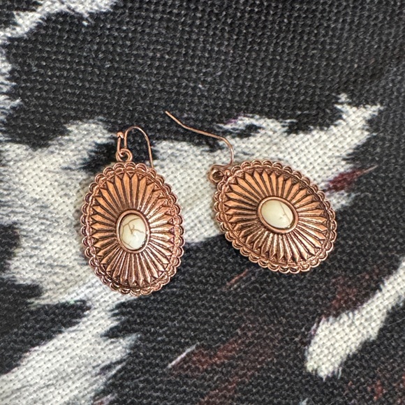 Elegant Copper-Toned Earrings - Picture 2 of 3